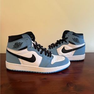 Air Jordan 1 Retro High OG University Blue size 9.5 M